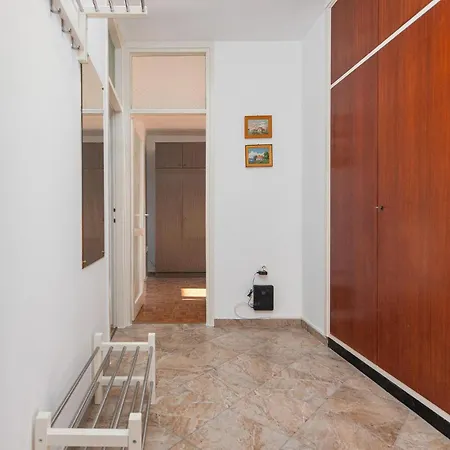 1 Bedroom Cozy In *