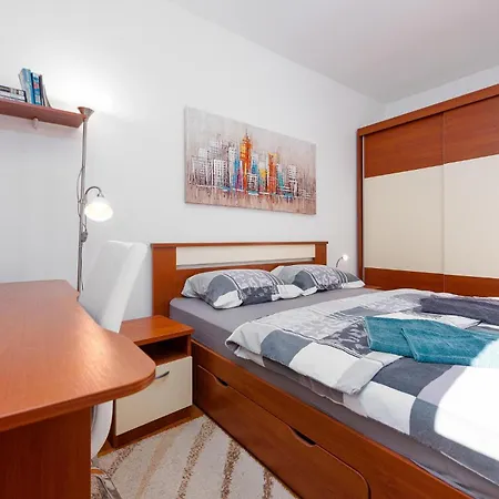 1 Bedroom Cozy In *