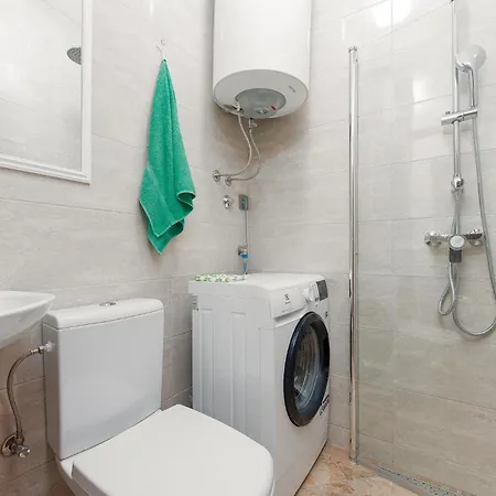 1 Bedroom Cozy In Apartment