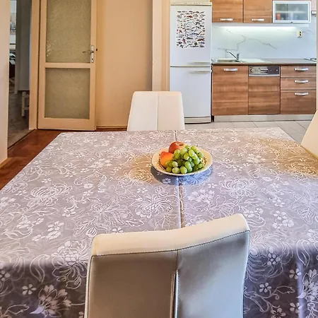 Apartmán 1 Bedroom Gorgeous In