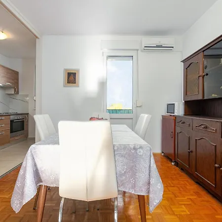 Apartment 1 Bedroom Cozy In