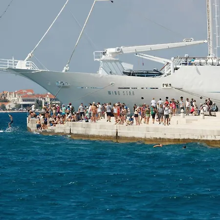 1 Bedroom Cozy In Appartement *