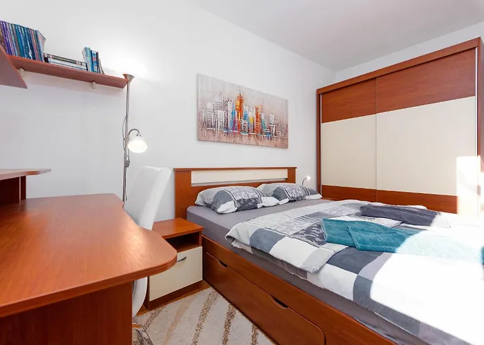 1 Bedroom Cozy In *