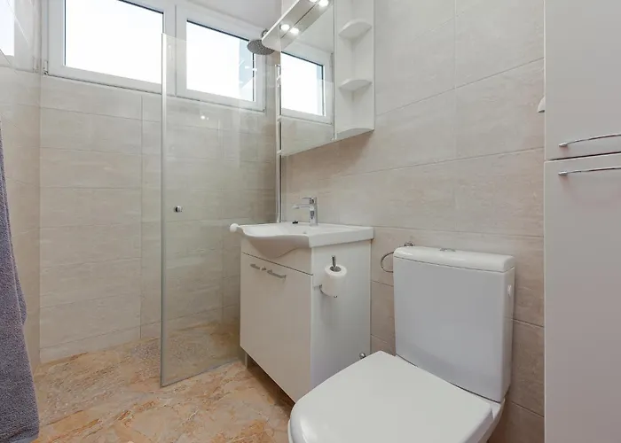 1 Bedroom Cozy In