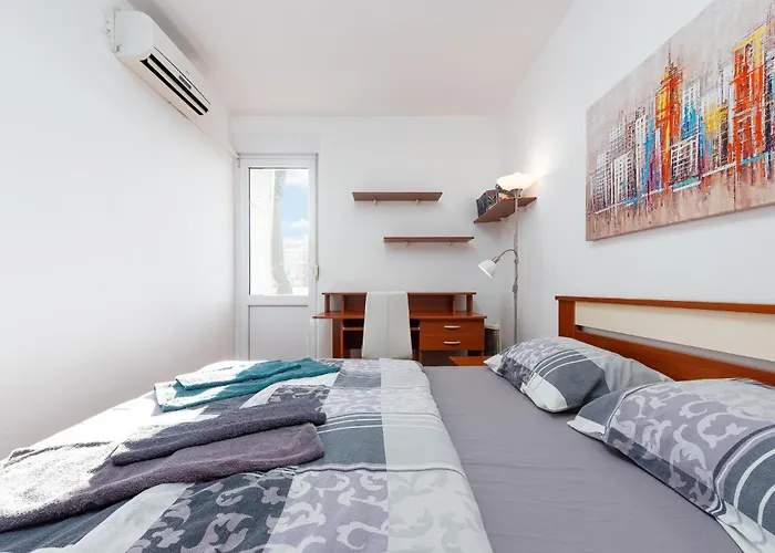 公寓 1 Bedroom Cozy In 扎达尔
