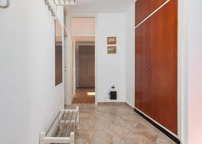1 Bedroom Cozy In *